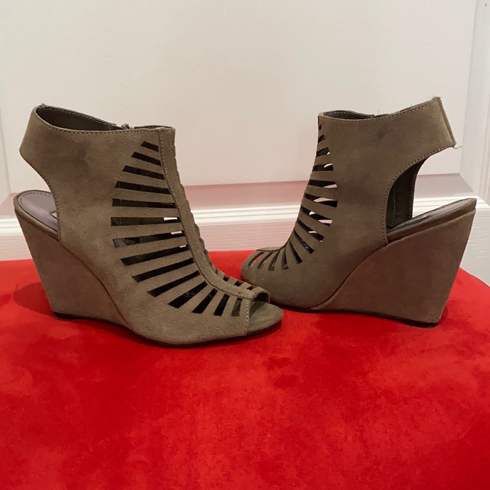 Steve Madden open toe wedges